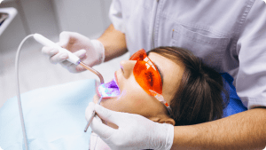 Cementando una prótesis dental fija